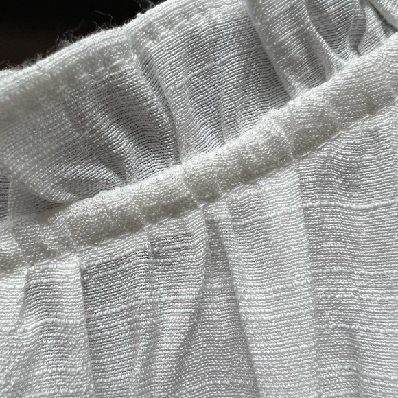 White Baby Doll Style Ladies Top NINE WEST - Picture 3 of 7